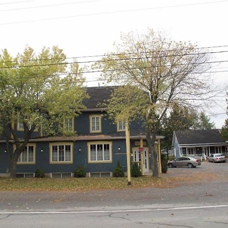 Hotel Fleurs Karaibes Saint-Alexandre-de-Kamouraska Esterno foto