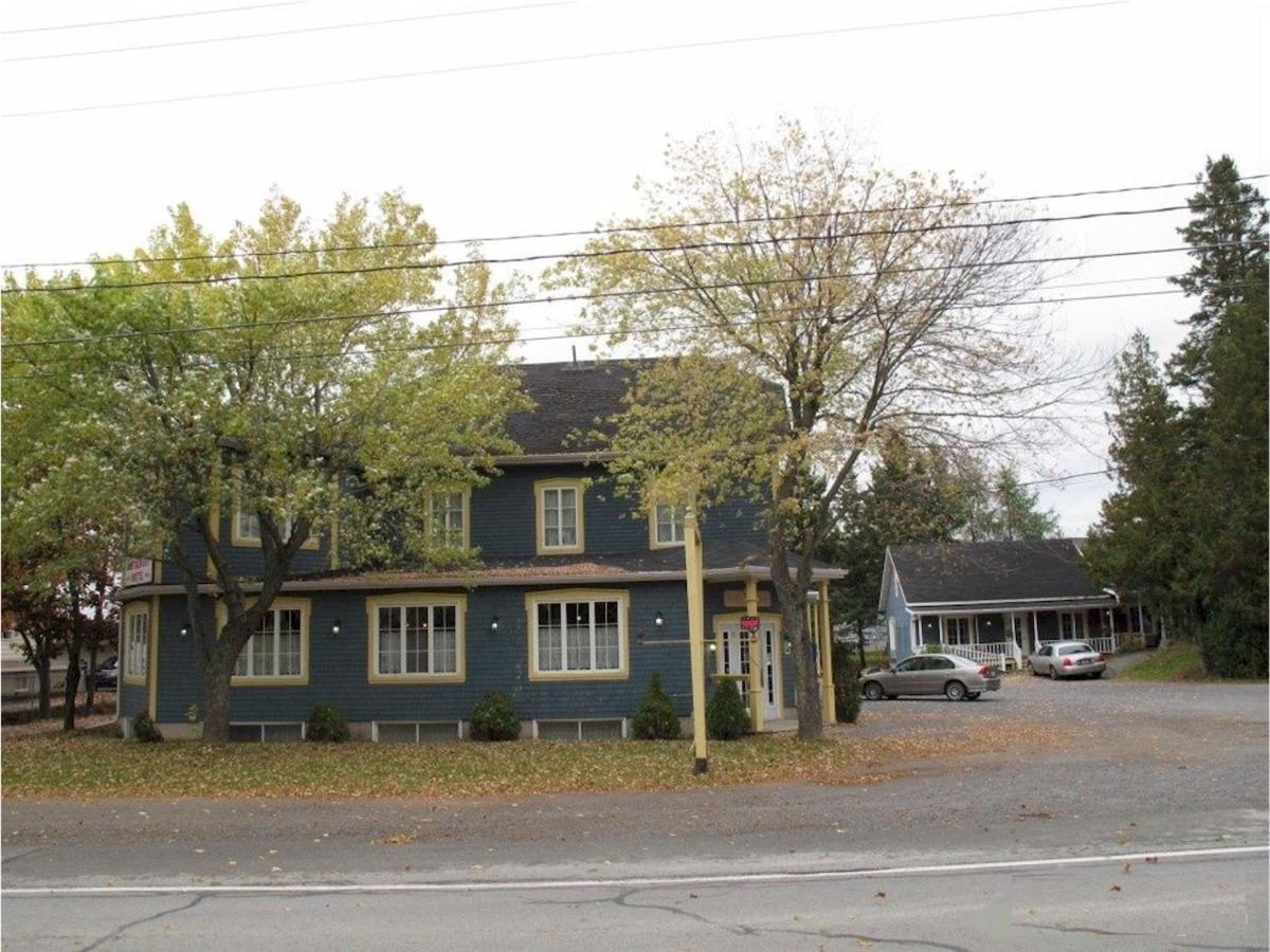 Hotel Fleurs Karaibes Saint-Alexandre-de-Kamouraska Esterno foto